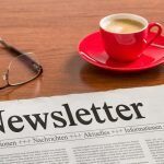 Zeitung auf Schreibtisch - Newsletter